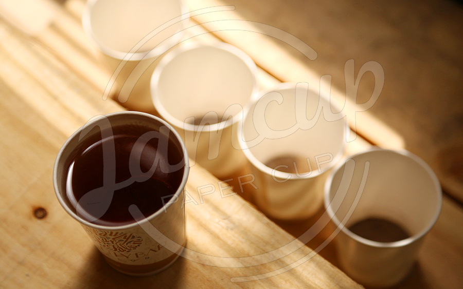 لیوان کاغذی چای دار